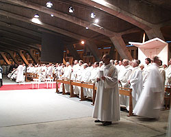 500 prêtres ont concélébré la messe internationale