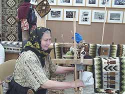 Une Roumaine pour l'artisanat des Carpathes